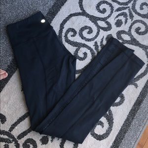 Navy Lululemon pocket leggings